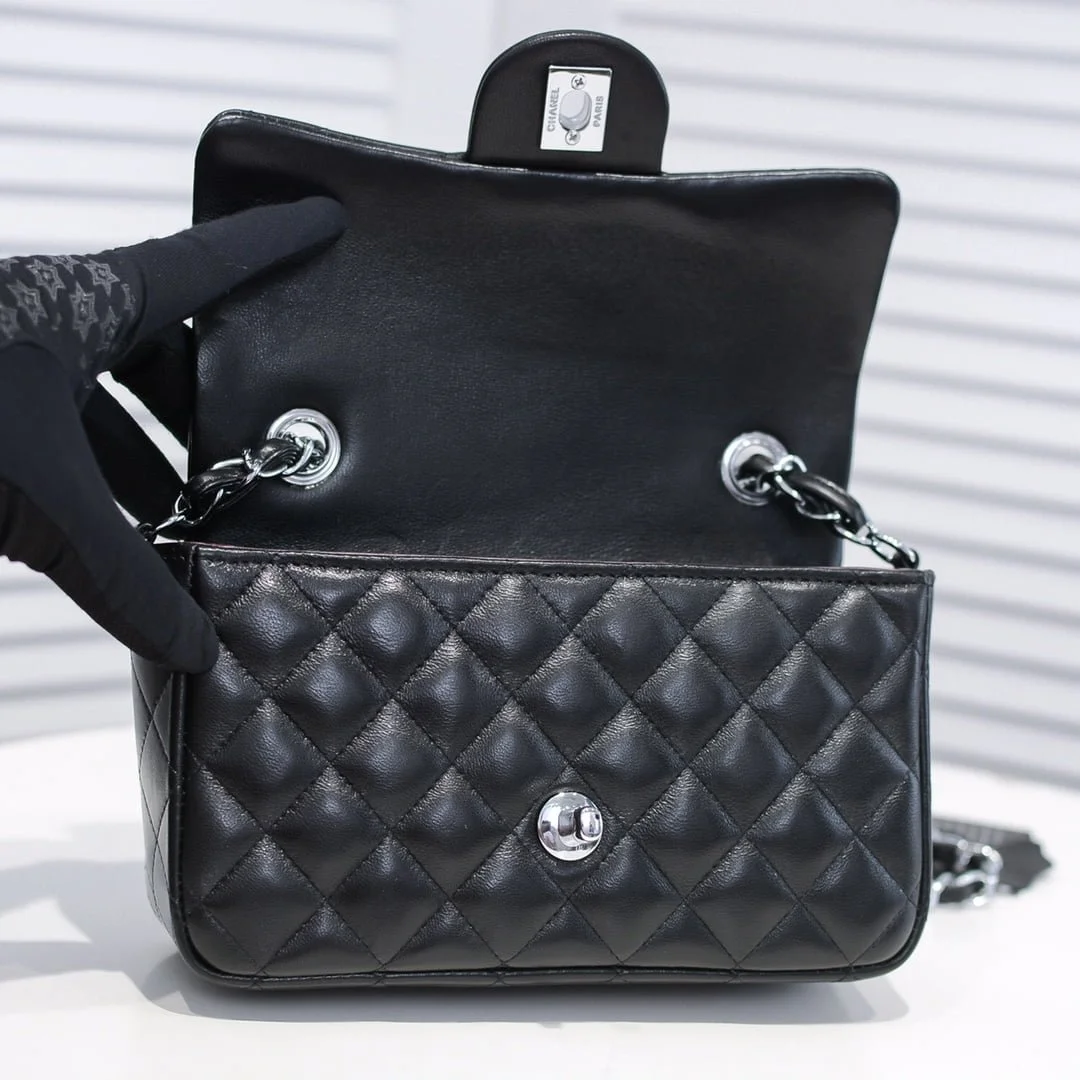 Chanel Lamb skin chain crossbody bag with sliver hardware 1116 SIZE: 20*14*7cm/25.5*16*6.5cm/30*18*8cm - LITELUX