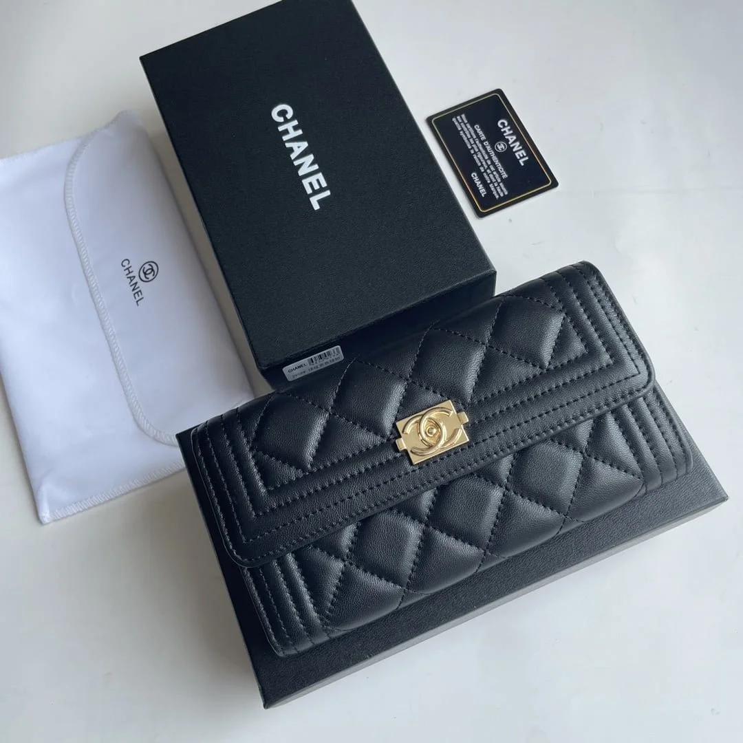 Chanel sheepskin Clutch bag with gold hardware size: 19*10cm - LITELUX
