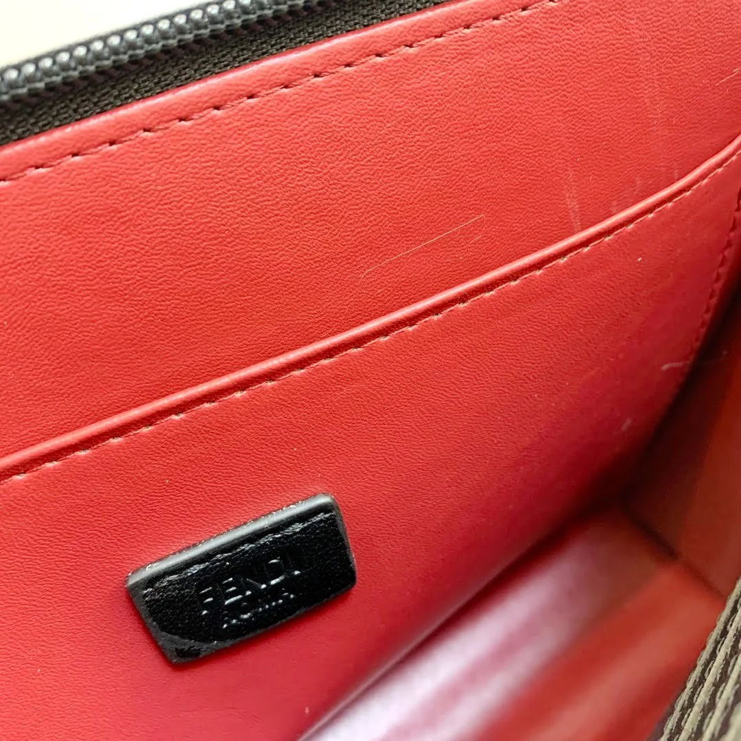 FENDI Large capacity Handbag Size: 20 * 30cm - LITELUX