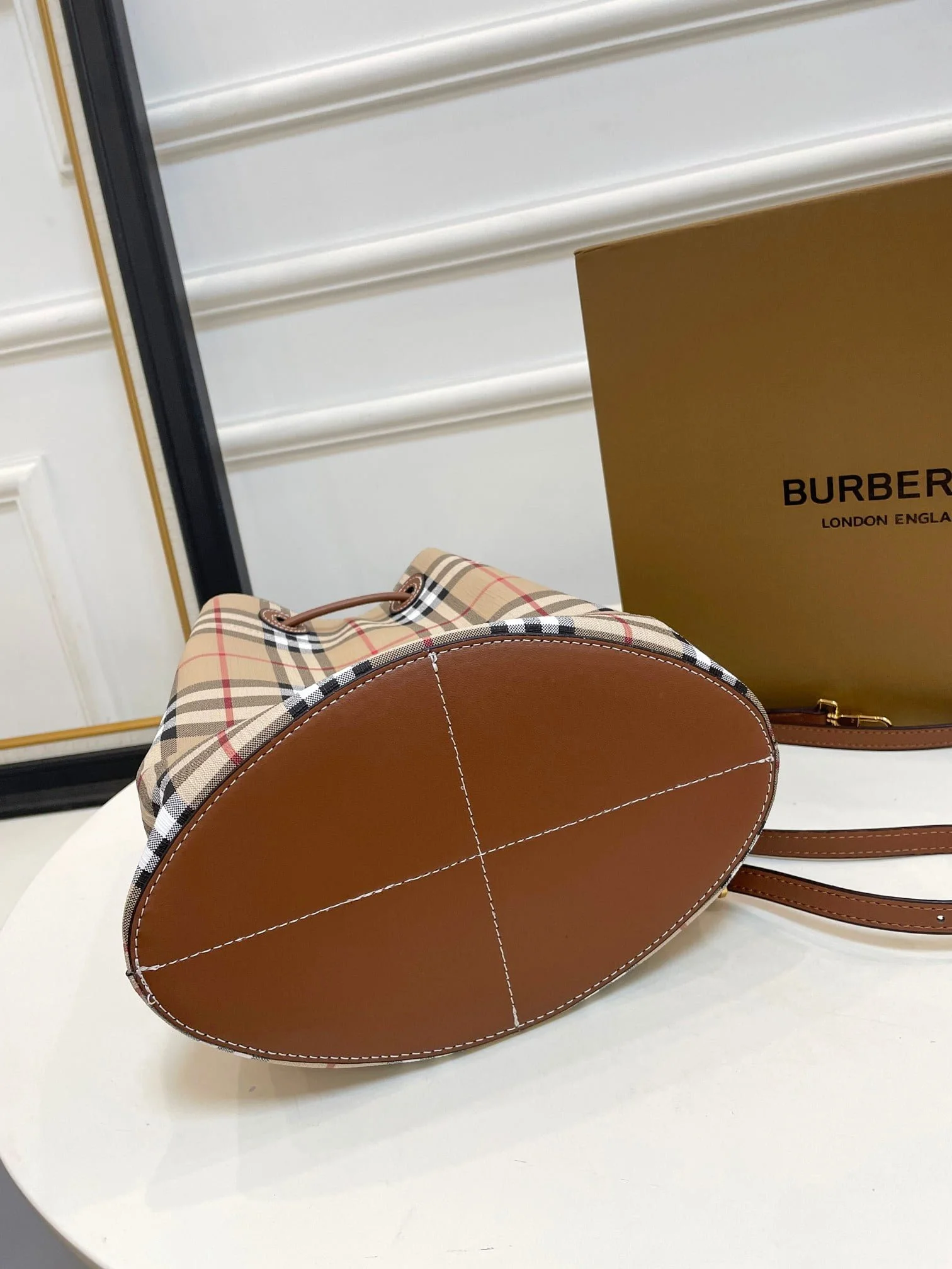 Burberry Bucket bag size: 26*8cm - LITELUX