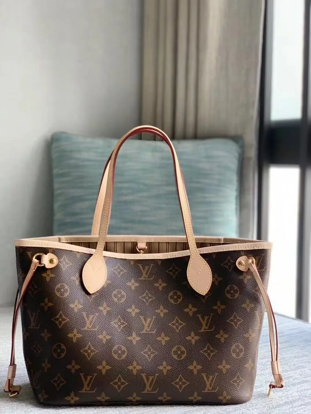 Louis Vuitton bag - LITELUX