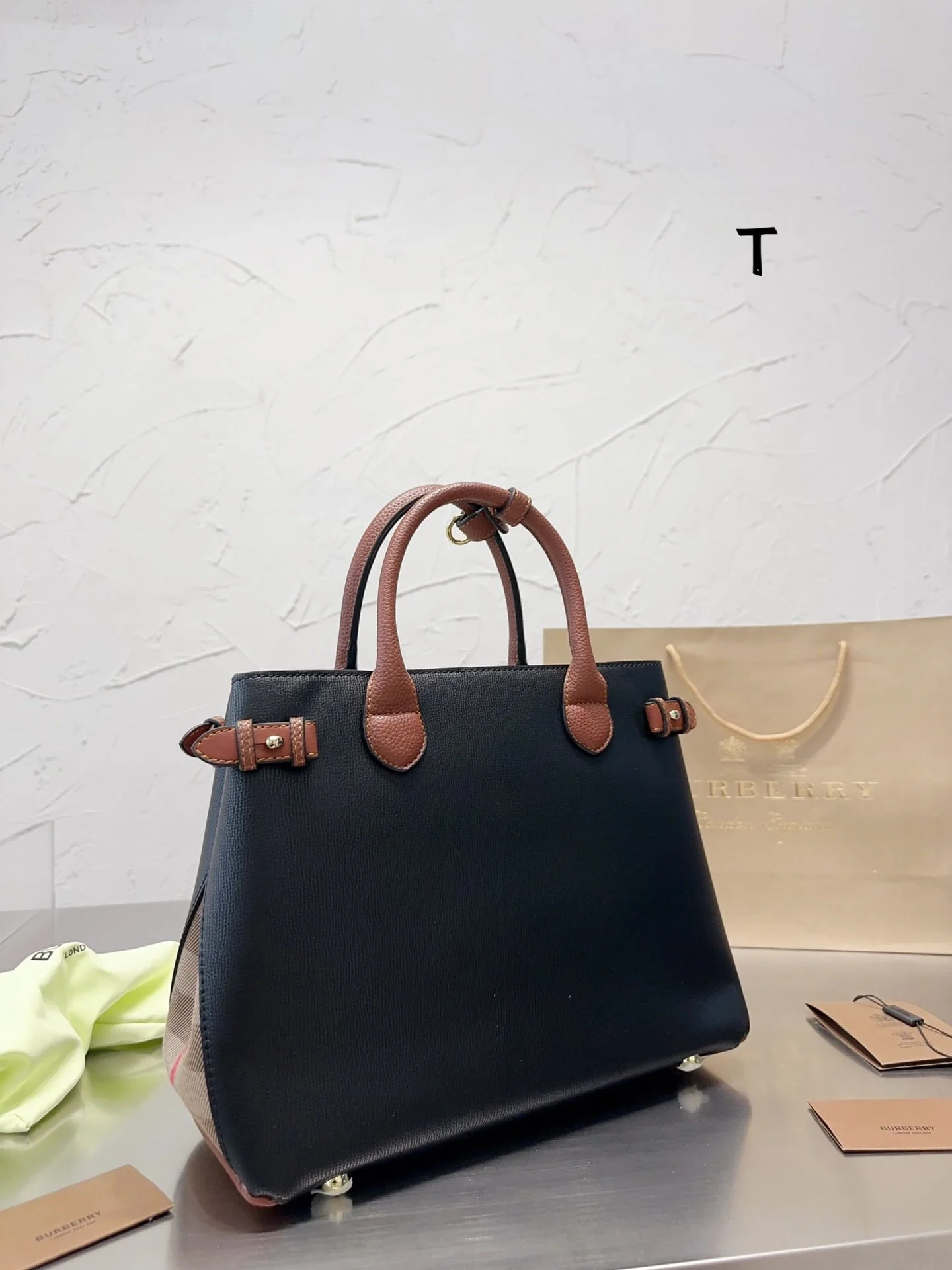 Burberry Tote handbag size:  33 26cm - LITELUX
