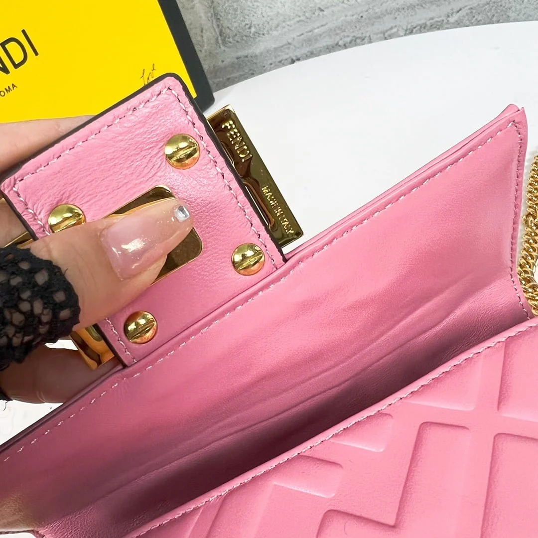 FENDI BAGUETTE Mini Chain Strap Pink Handbag Size: 4*18*11cm - LITELUX
