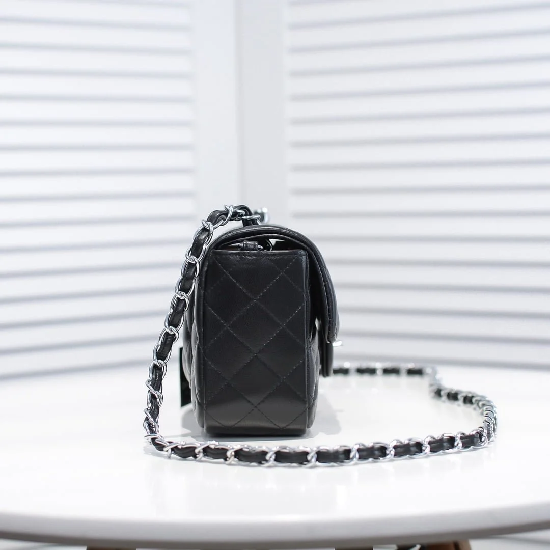 Chanel Lamb skin chain crossbody bag with sliver hardware 1116 SIZE: 20*14*7cm/25.5*16*6.5cm/30*18*8cm - LITELUX