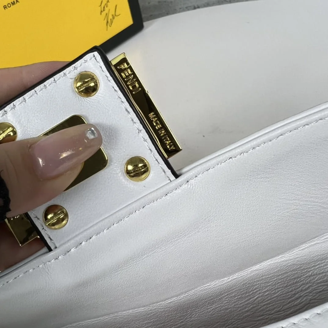 FENDI BAGUETTE Mini Chain Strap White Handbag Size: 4*18*11cm - LITELUX