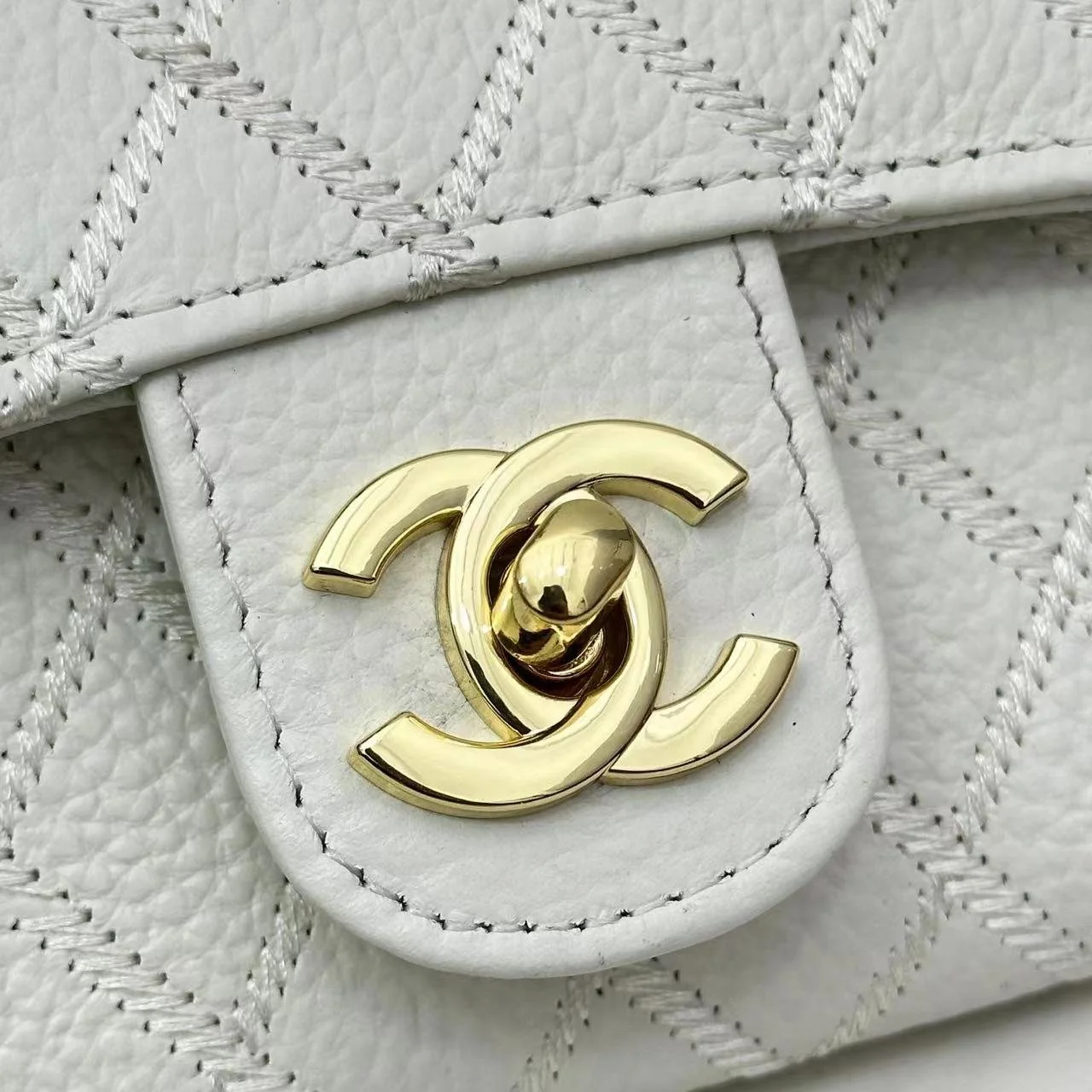 Chanel chain crossbody bag diamond and litchi cowhide White 50098 size: 19*10*3.5cm - LITELUX