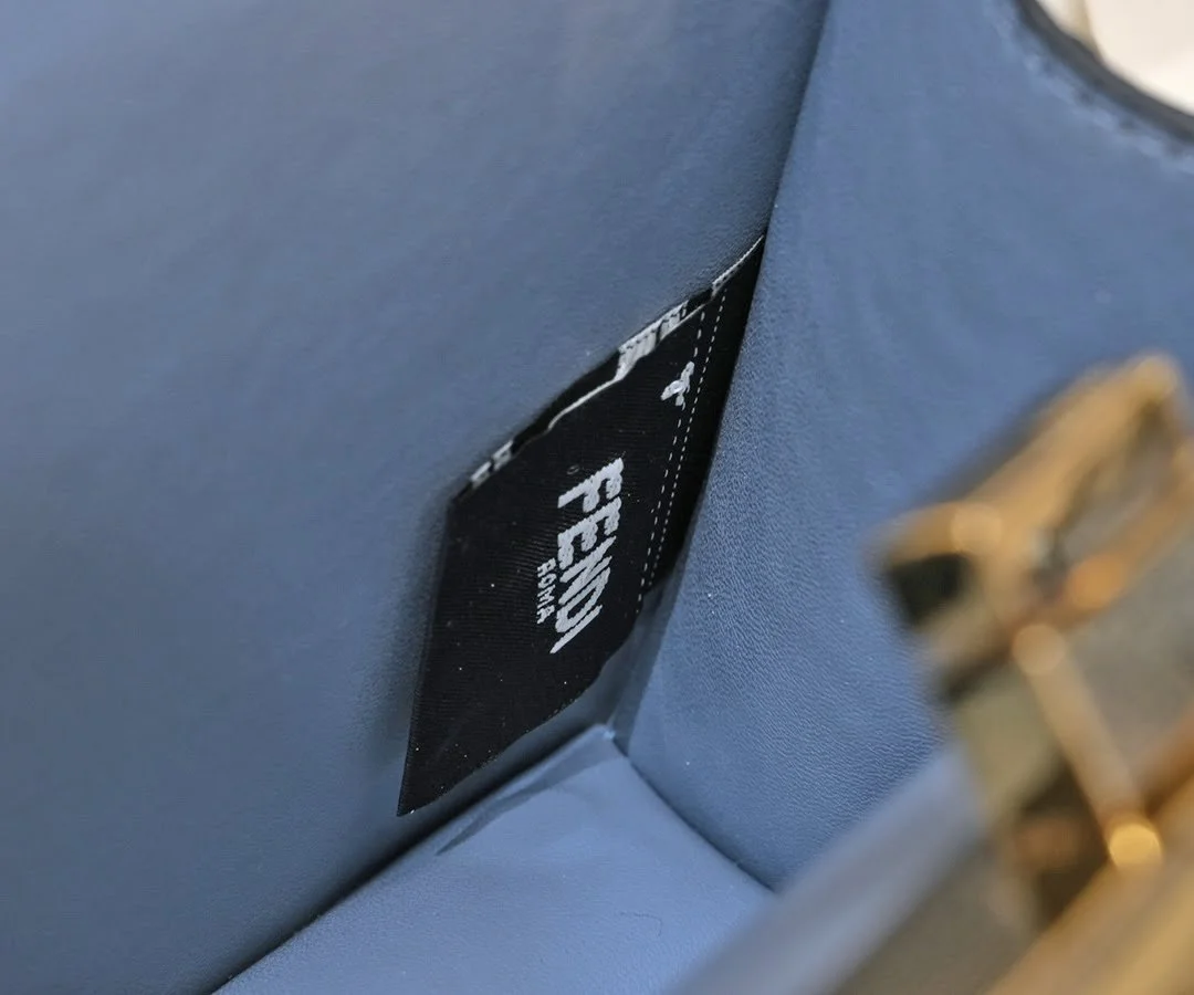 FENDI Peekaboo Blue 23ss 335 Size: 20*15cm - LITELUX