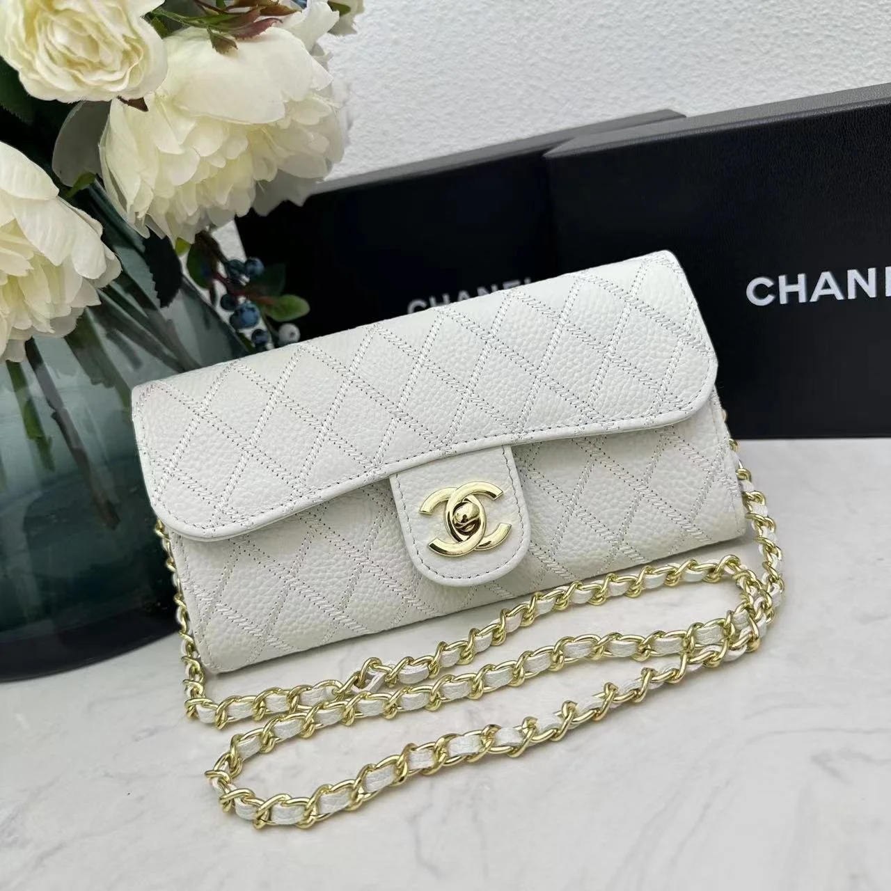 Chanel chain crossbody bag diamond and litchi cowhide White 50098 size: 19*10*3.5cm - LITELUX