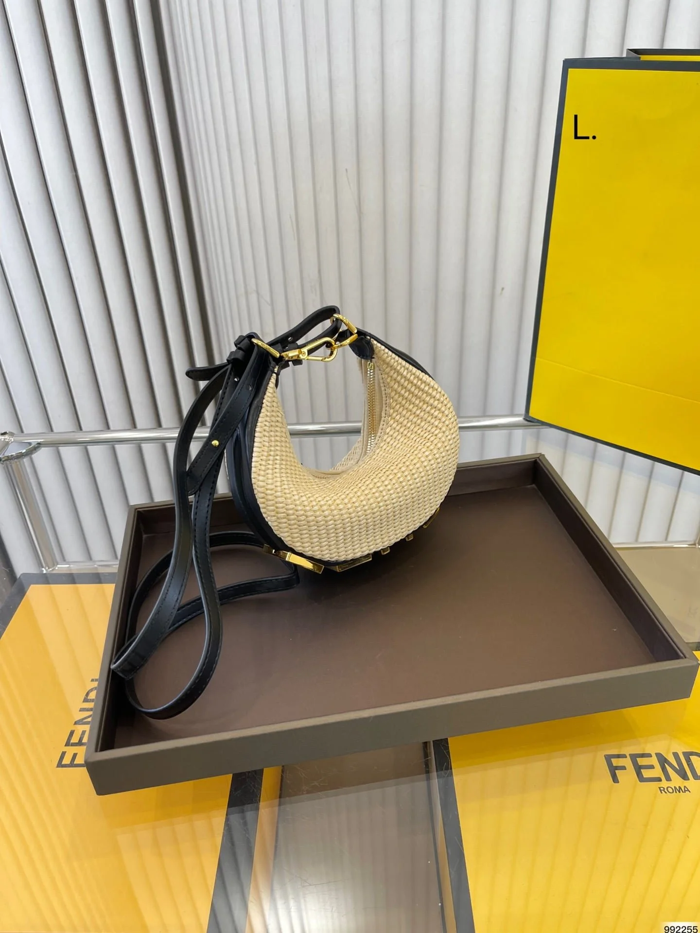 FENDI mini Straw half moon bag Pink Size: 18*9cm - LITELUX