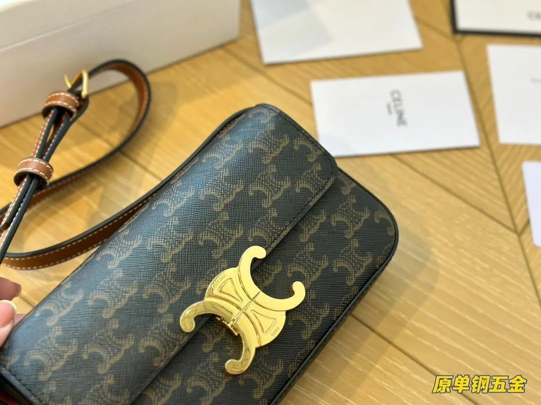 CELINE TRIOMPHE Presbyopia pattern Crossbody bag Black size: 19*15cm - LITELUX