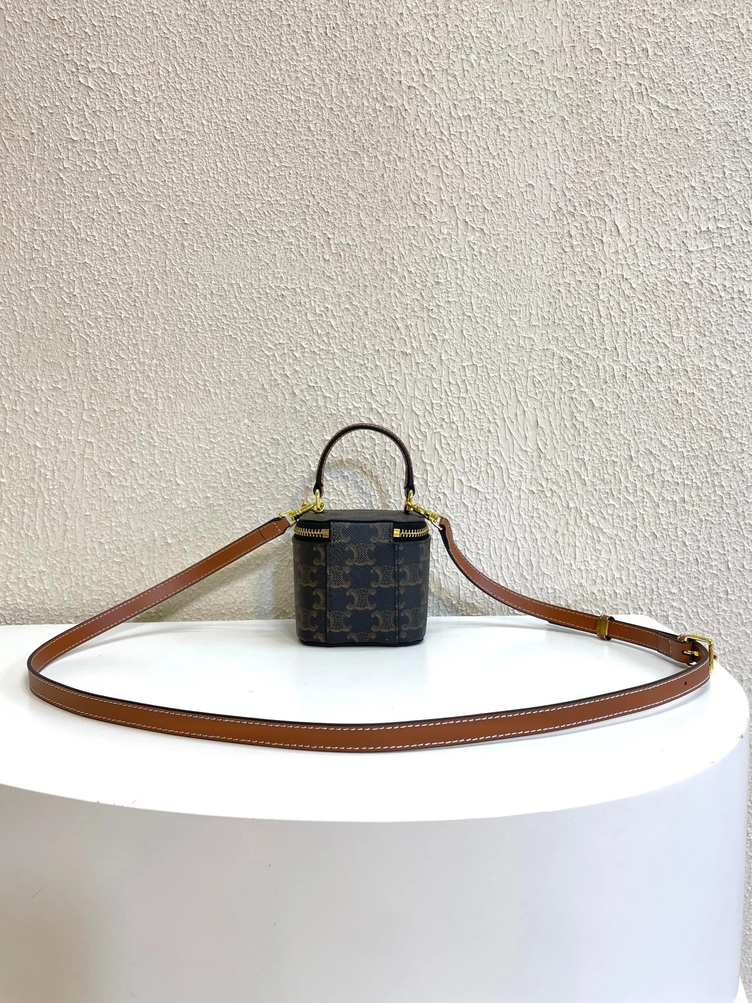 CELINE 23s Spring/Summer – Mini smooth leather makeup case Presbyopia pattern 8080 Size: 9.5* 8* 9cm - LITELUX