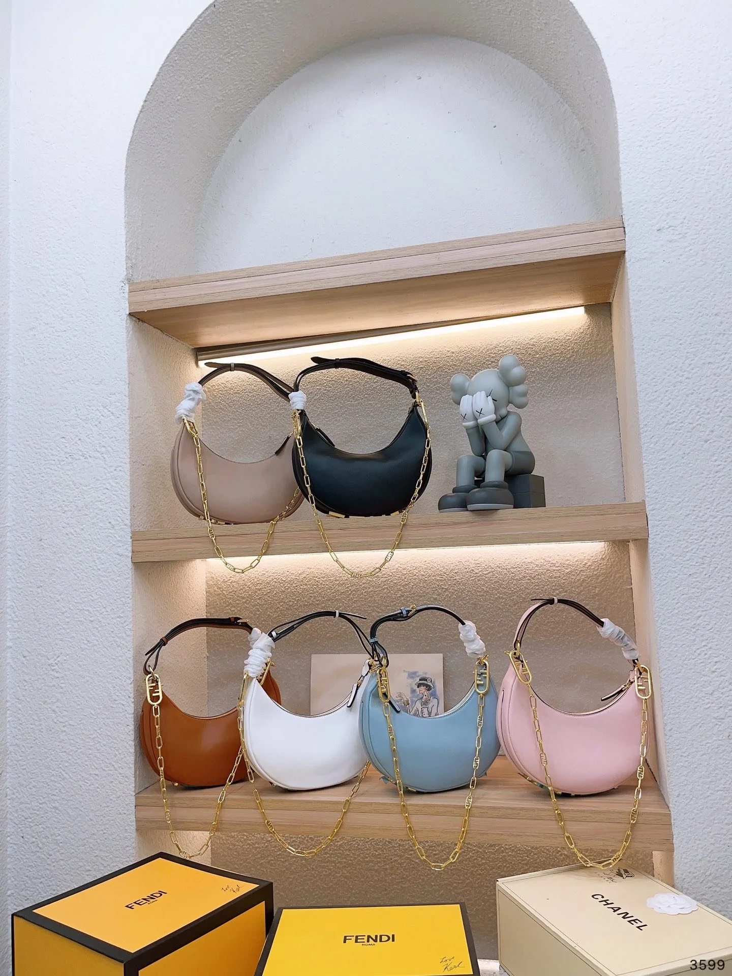 FENDI Patent leather half moon bag Light Pink with chain strap Size: 34*16cm - LITELUX