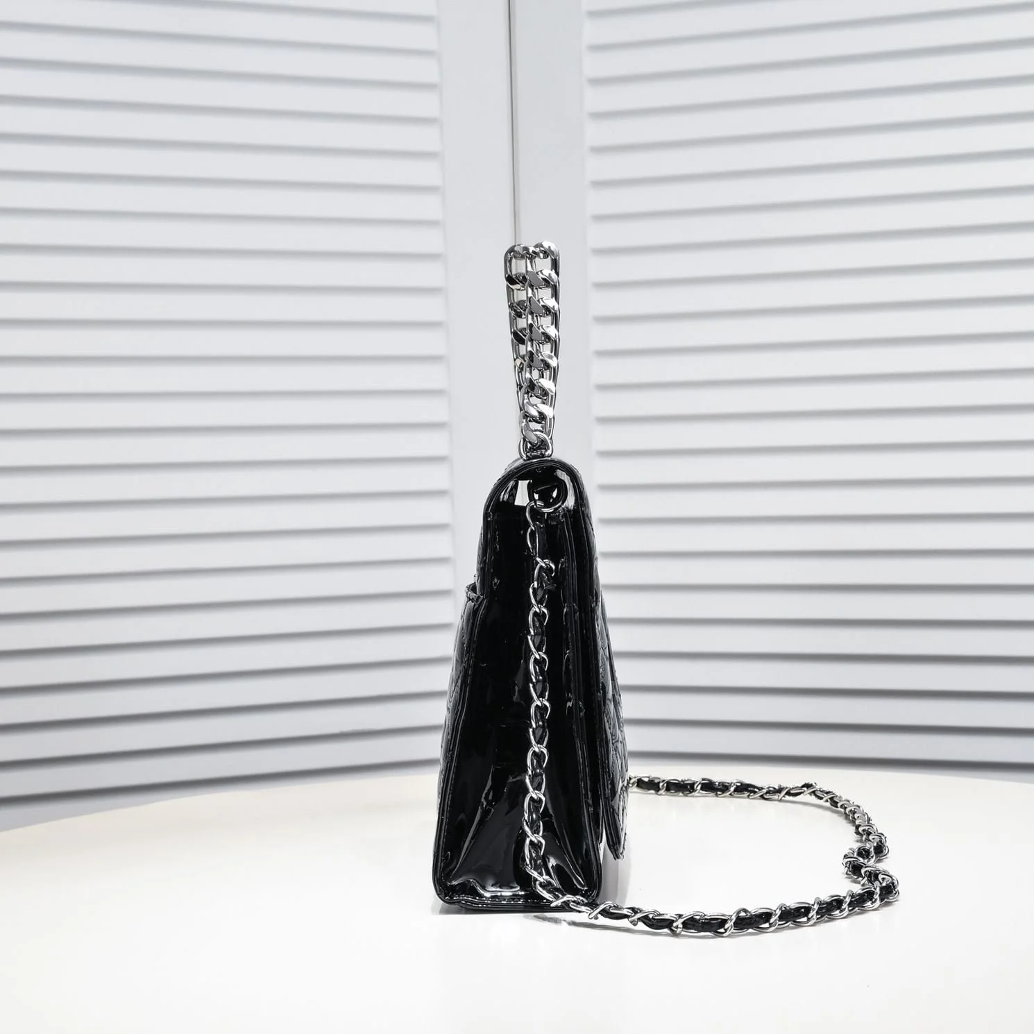 Chanel small fragrant wind Ringer chain small square bag first layer oil wax 3081 size: 20*21cm - LITELUX