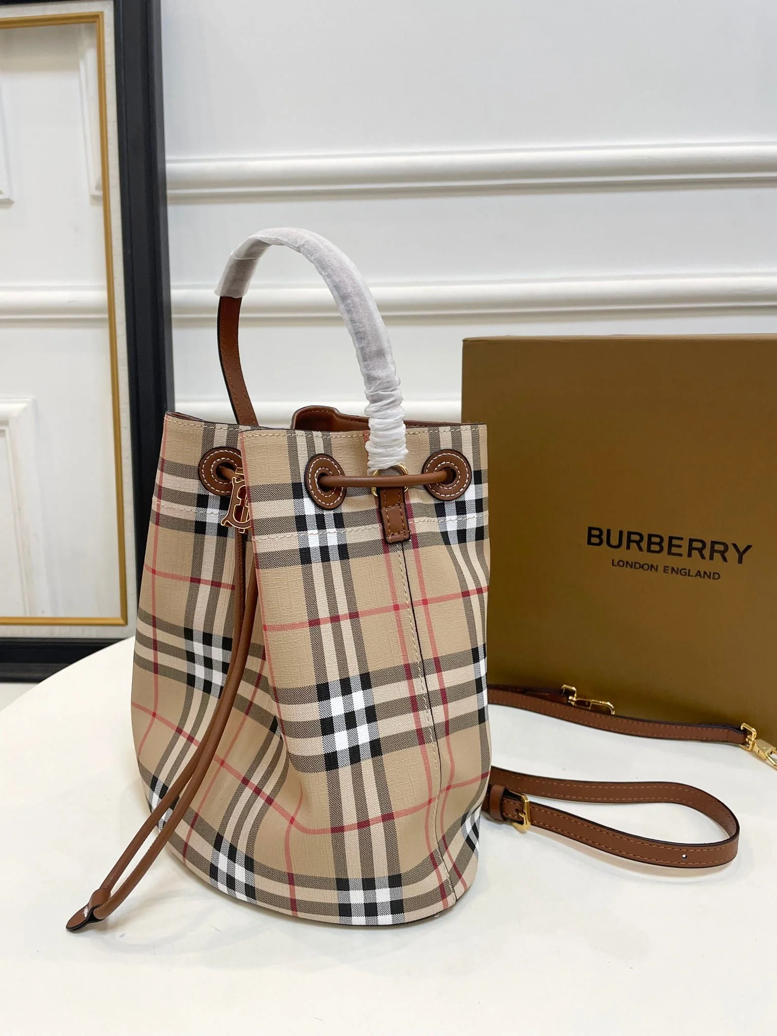 Burberry Bucket bag size: 26*8cm - LITELUX