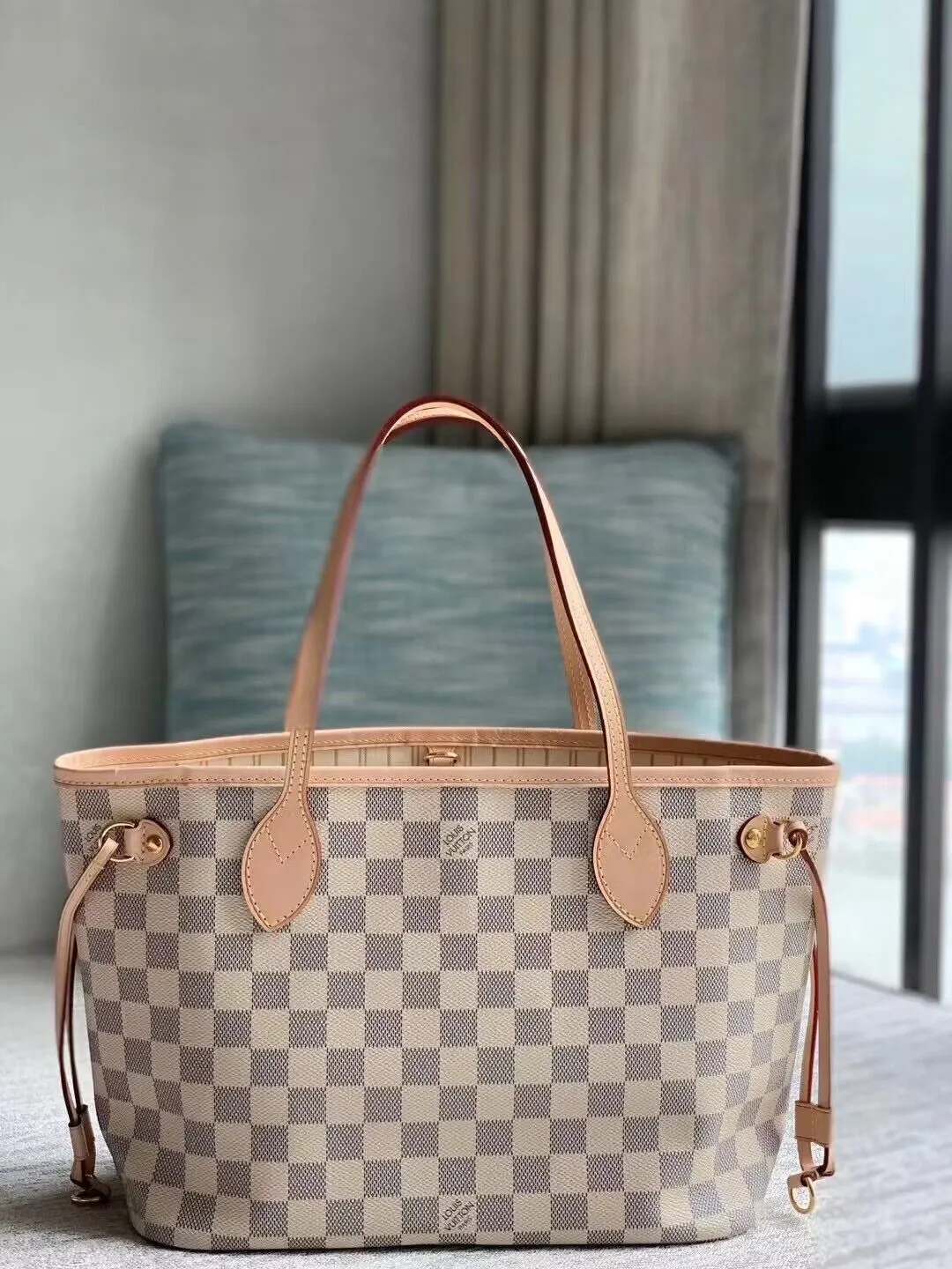 Louis Vuitton bag - LITELUX