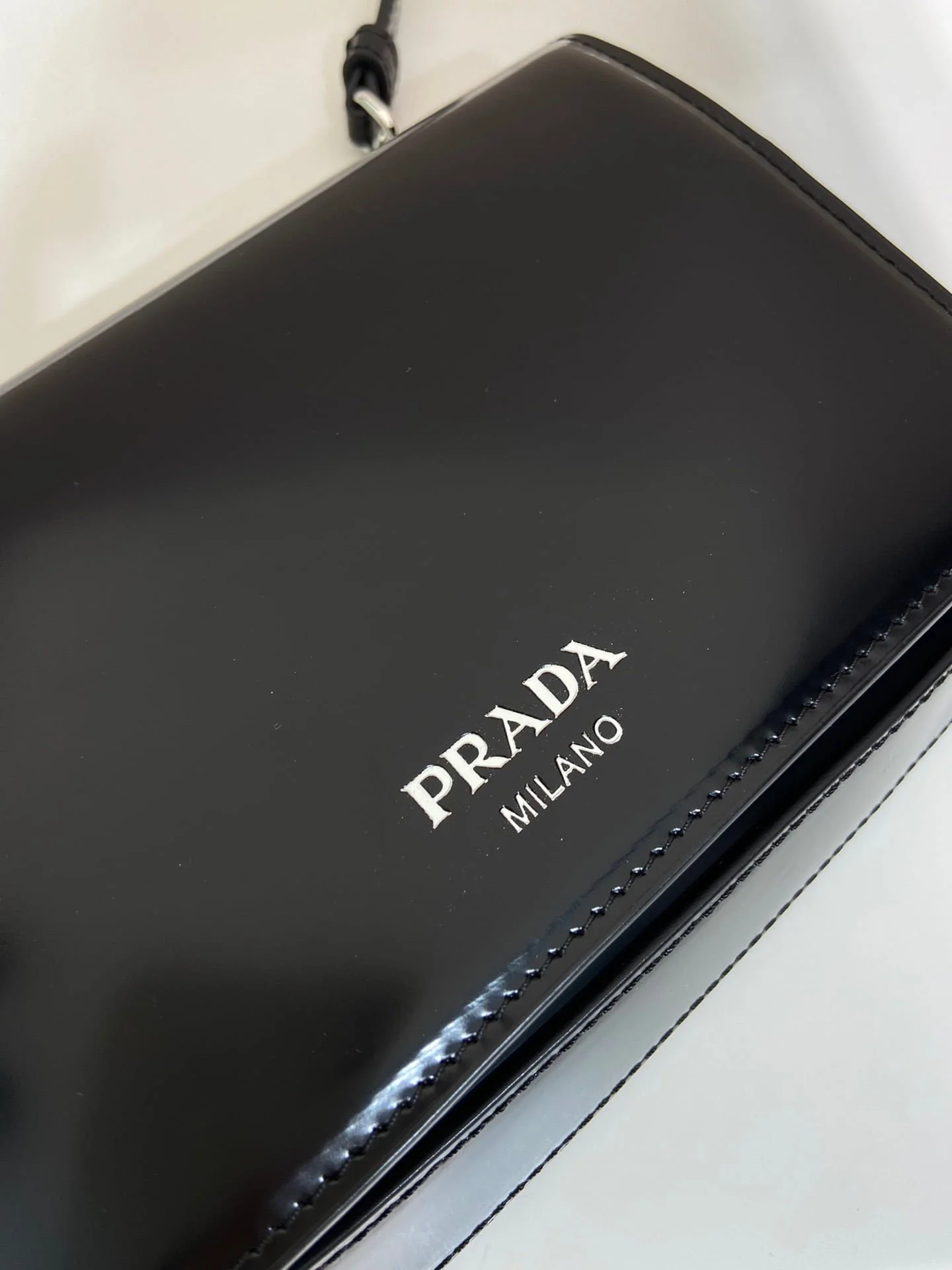 Prada Glossy leather shoulder bag 2vd061 size: 18*12.5*2.5cm - LITELUX