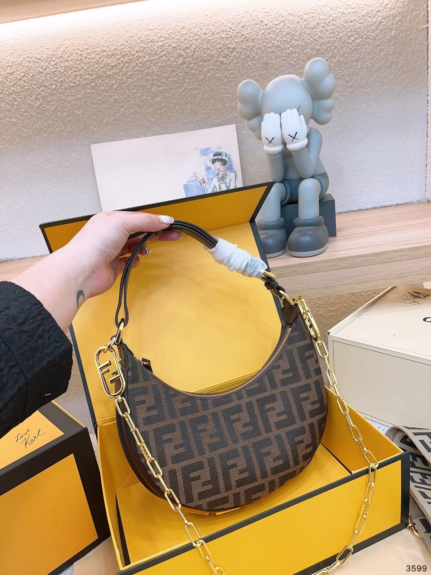 FENDI half moon bag Underarm bag with chain strap Size: 25*18cm - LITELUX