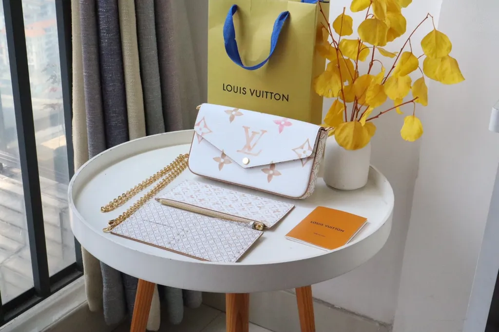 Louis Vuitton bag - LITELUX