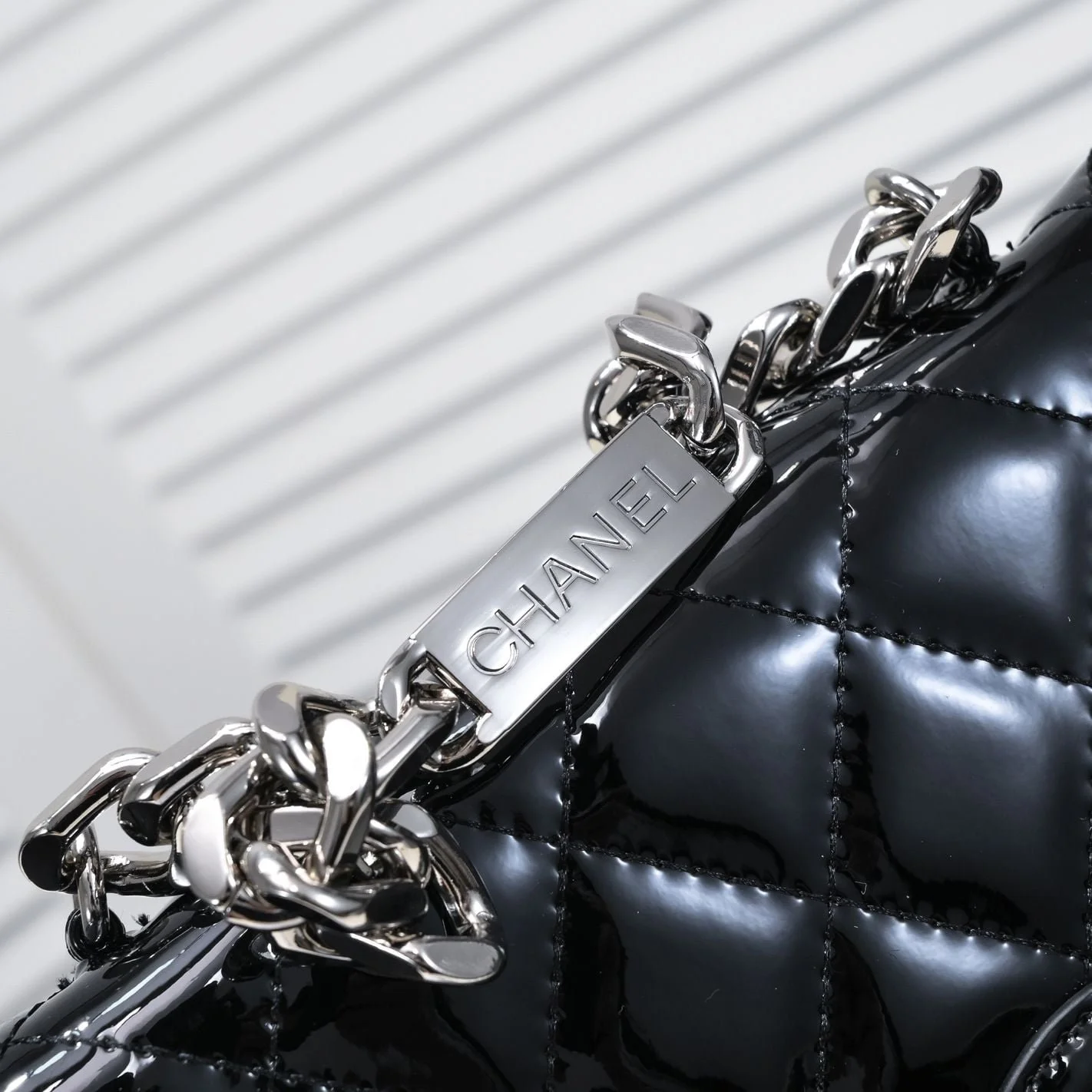 Chanel small fragrant wind Ringer chain small square bag first layer oil wax 3081 size: 20*21cm - LITELUX