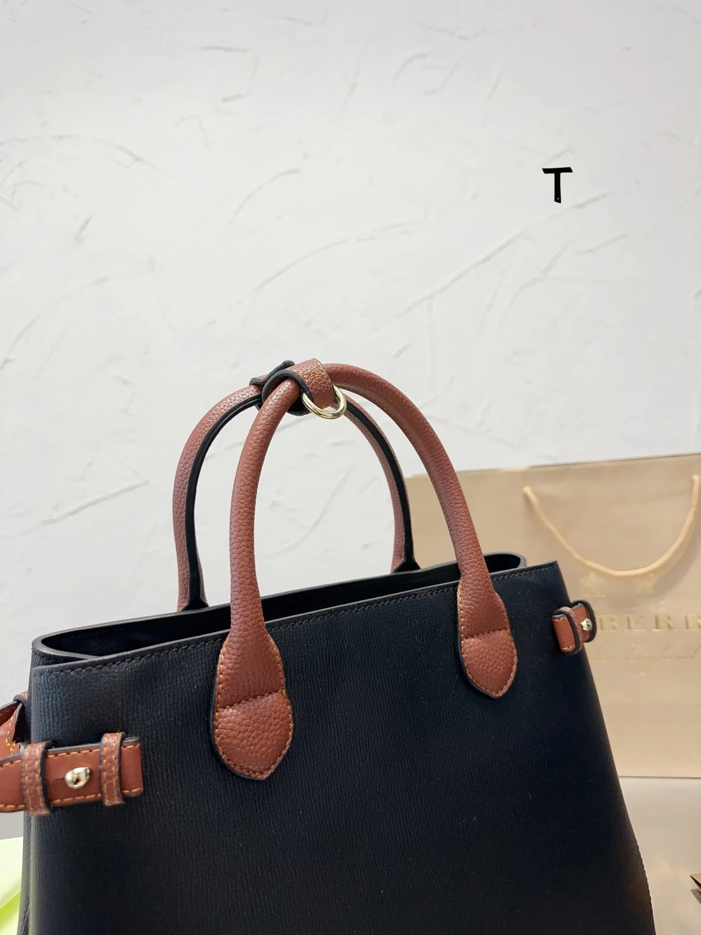 Burberry Tote handbag size:  33 26cm - LITELUX