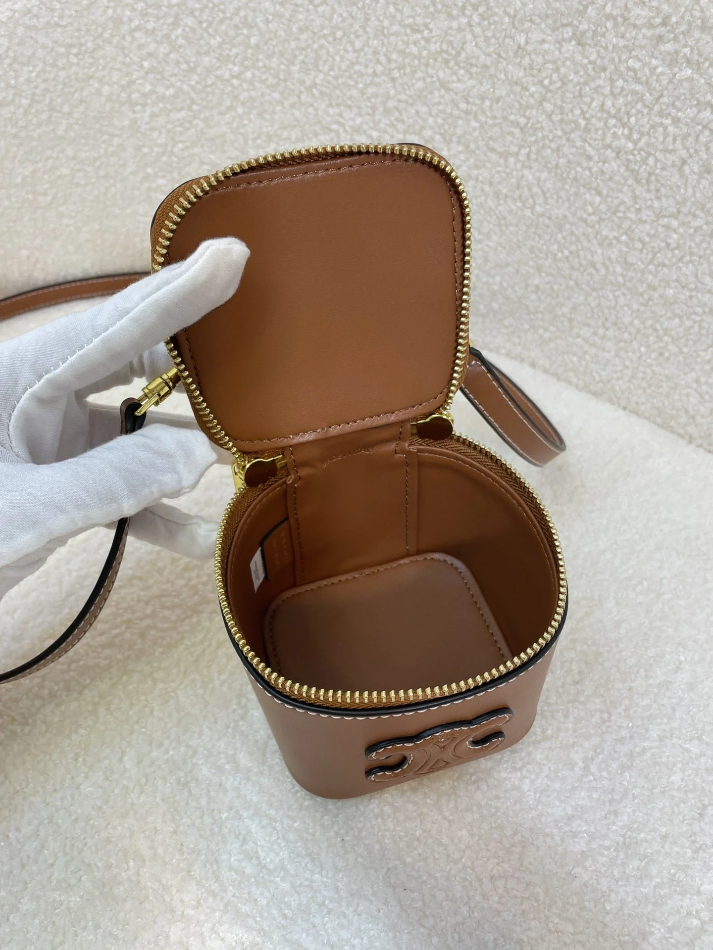 CELINE 23s Spring/Summer – Mini smooth leather makeup case brown 8080 Size: 9.5* 8* 9cm - LITELUX