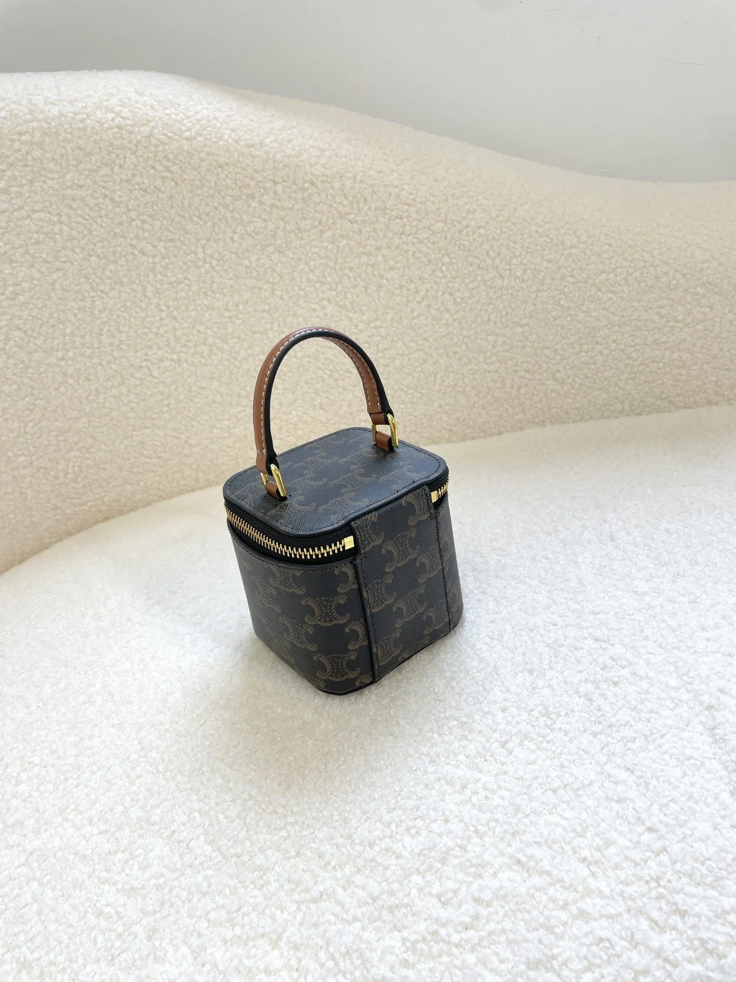 CELINE 23s Spring/Summer – Mini smooth leather makeup case Presbyopia pattern 8080 Size: 9.5* 8* 9cm - LITELUX