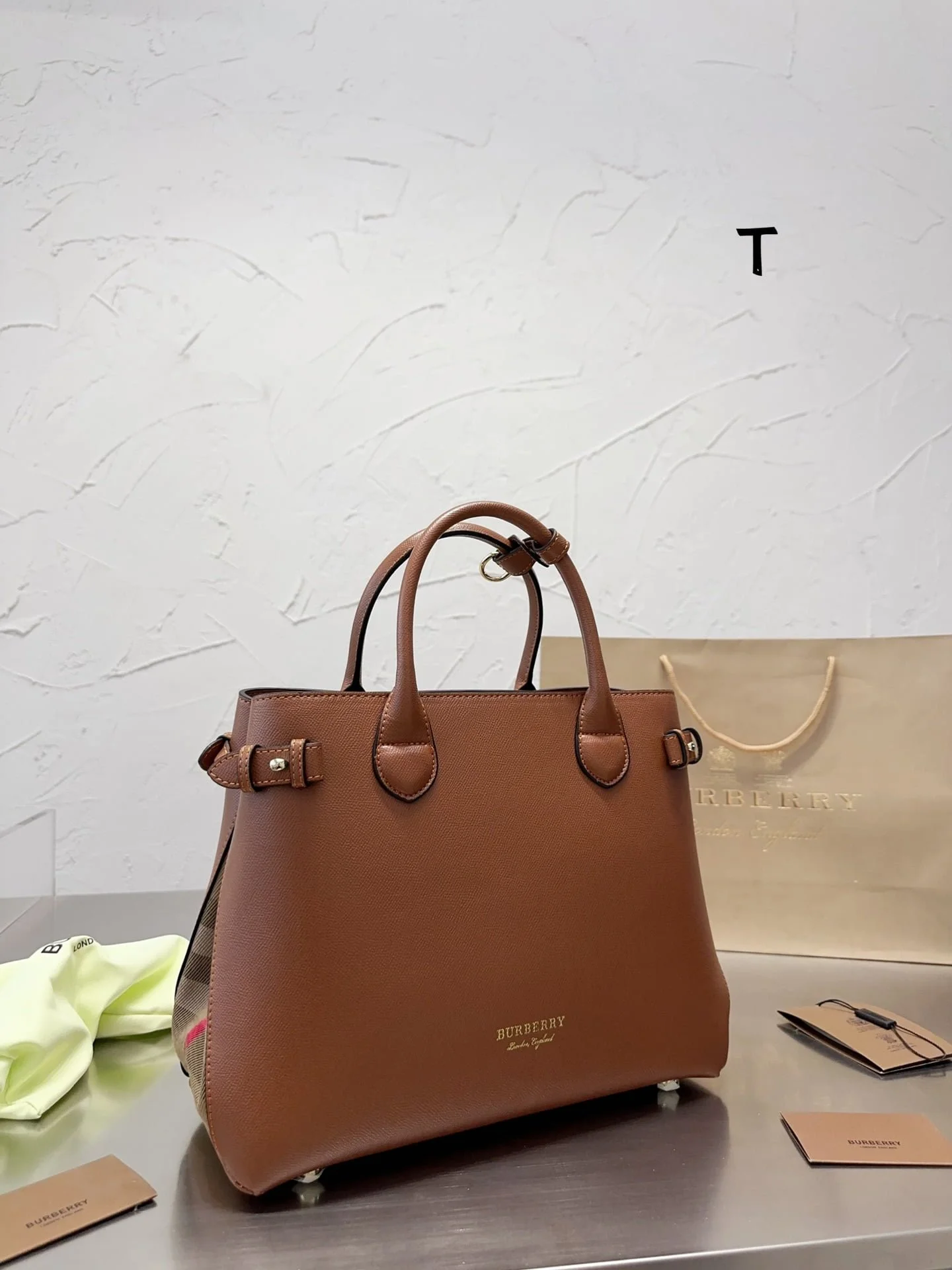 Burberry Tote handbag size:  33 26cm - LITELUX