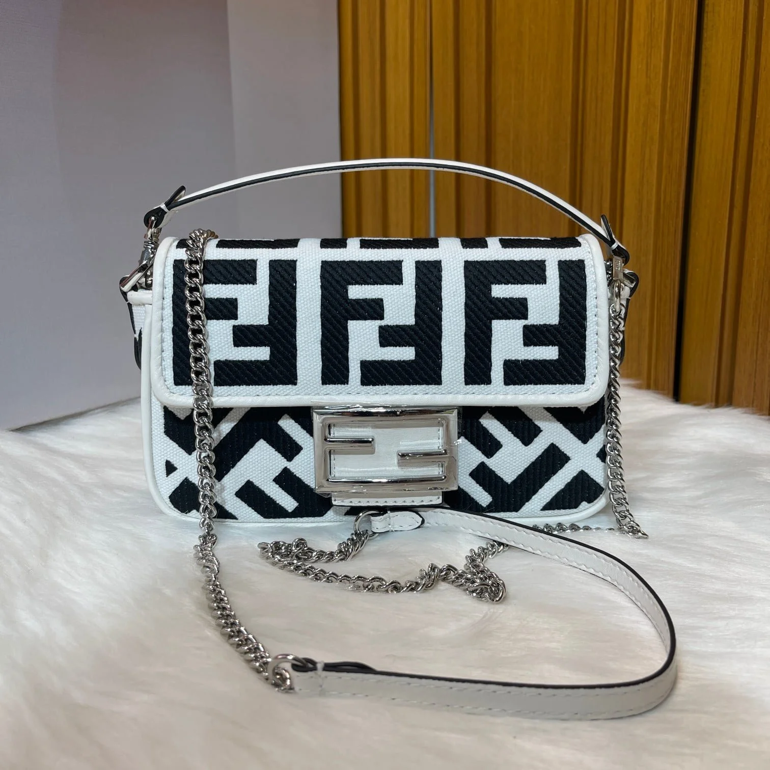 FENDI 2023 latest BAGUETTE bag with Chain strap F2029 Size:19-5-15CM - LITELUX