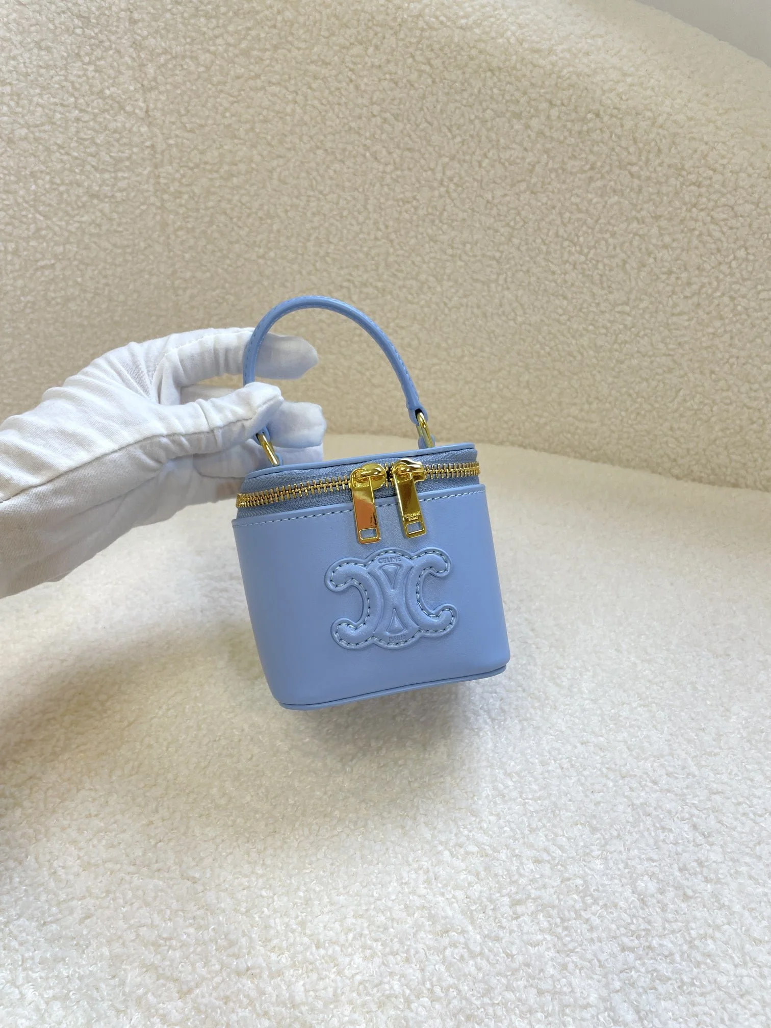 CELINE 23s Spring/Summer – Mini smooth leather makeup case Blue 8080 Size: 9.5* 8* 9cm - LITELUX