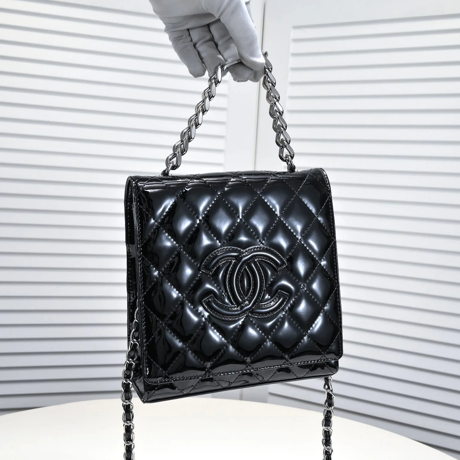 Chanel small fragrant wind Ringer chain small square bag first layer oil wax 3081 size: 20*21cm - LITELUX