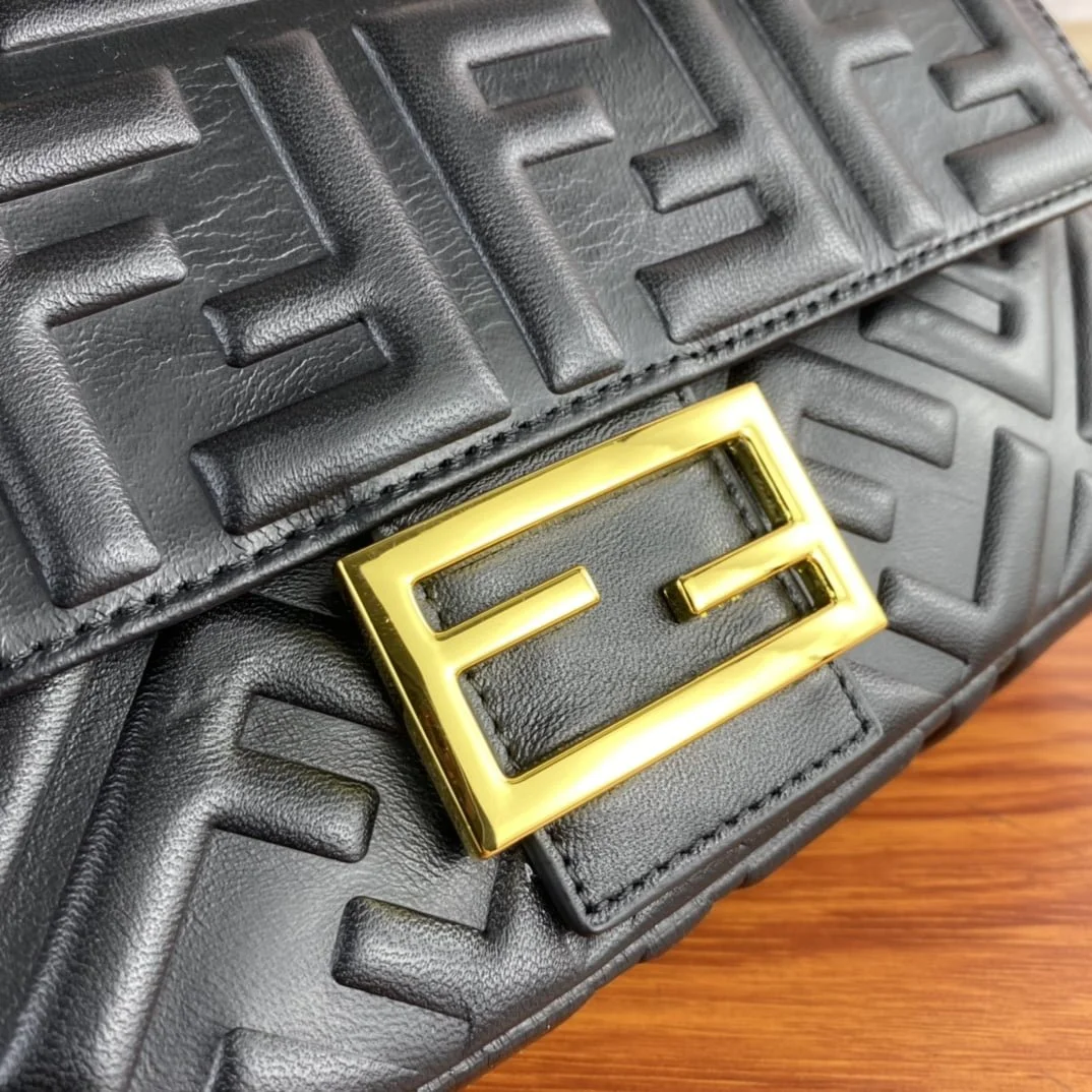 FENDI BAGUETTE Embossed design Black Handbag F0191 Size: 26x5x15cm - LITELUX