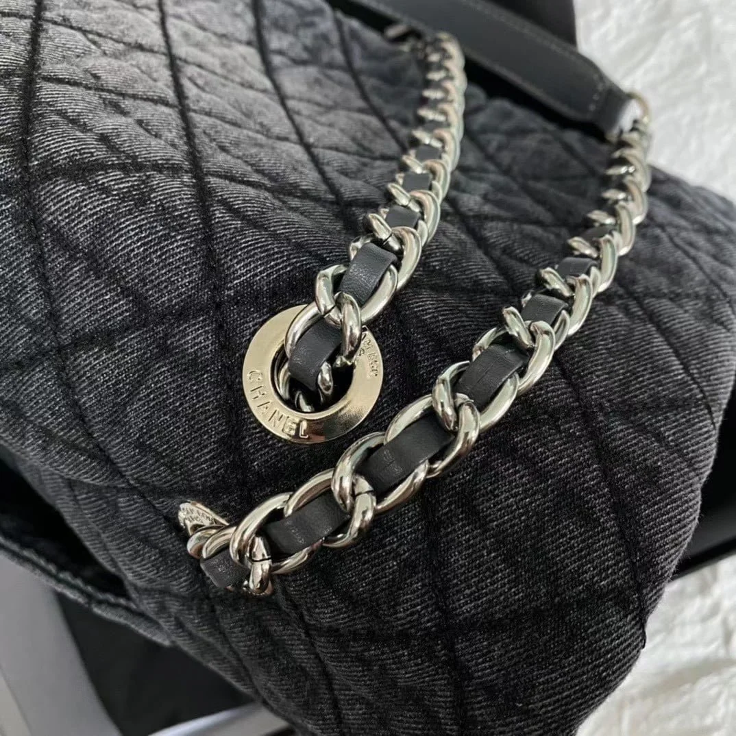 Chanel denim Shoulder bag Do old paint size: 42*27*15 CM - LITELUX