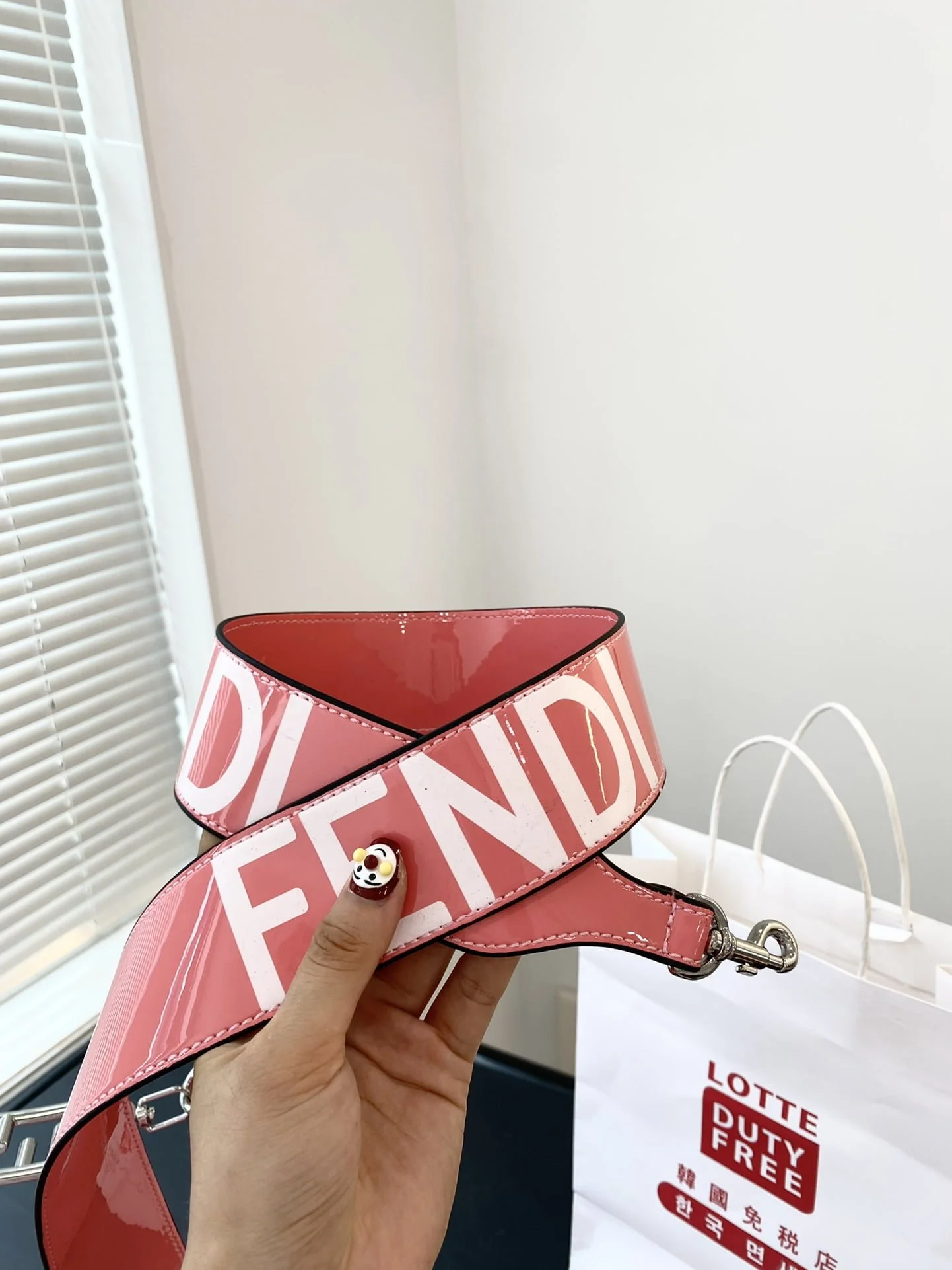 FENDI Patent leather half moon bag Pink Size: 34*16cm - LITELUX