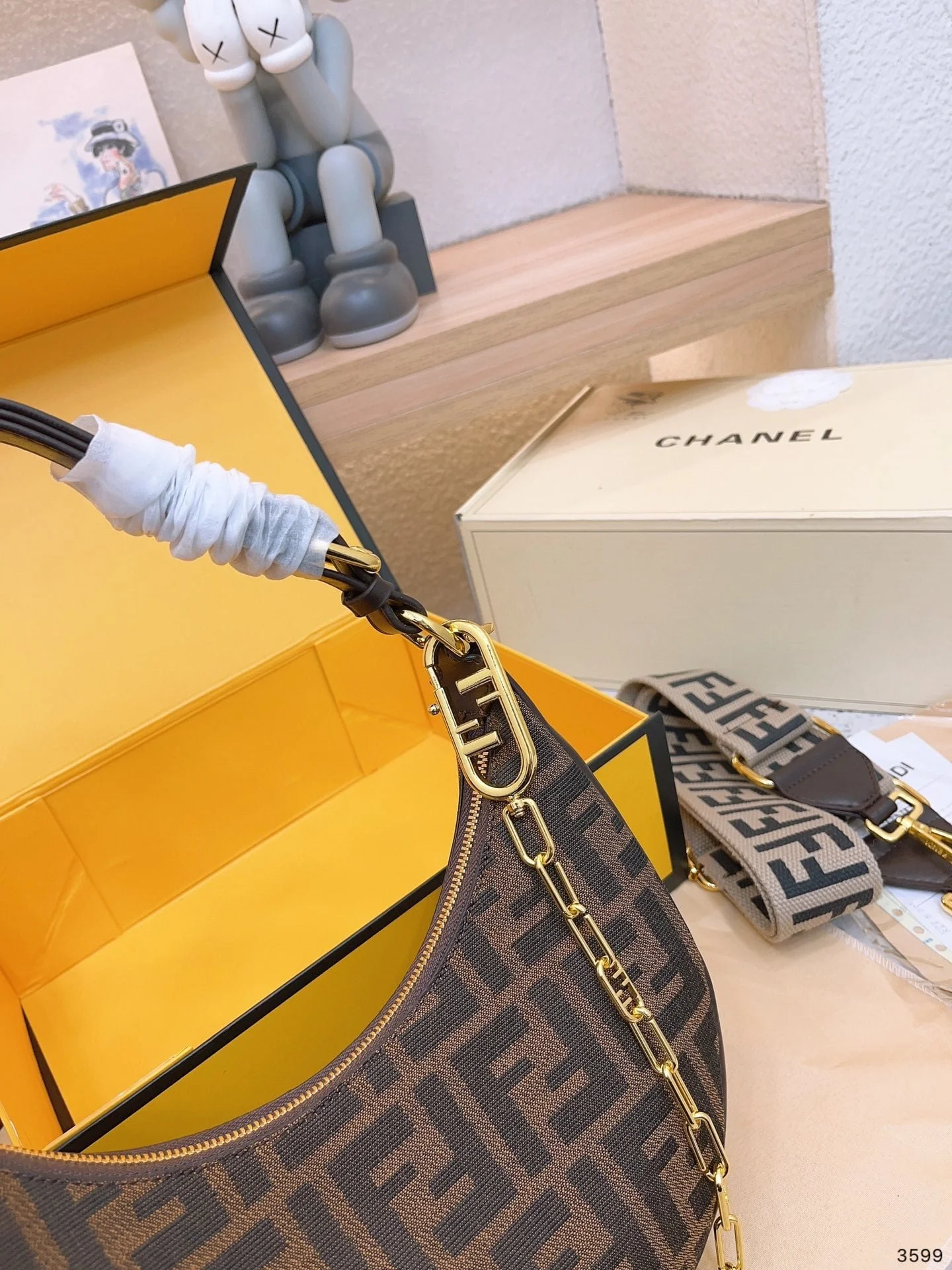 FENDI half moon bag Underarm bag with chain strap Size: 25*18cm - LITELUX