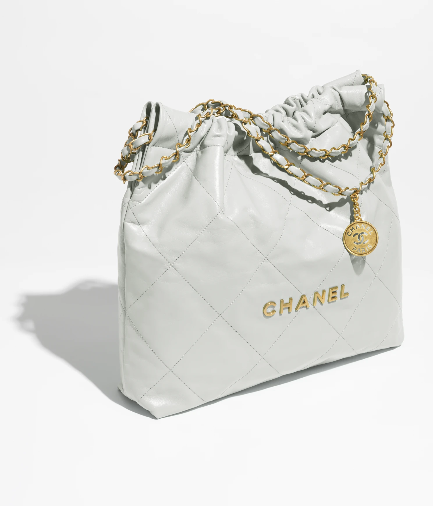 CHANEL / CHANEL 22 HANDBAG Shiny Calfskin & Gold-Tone Metal Light Blue - LITELUX