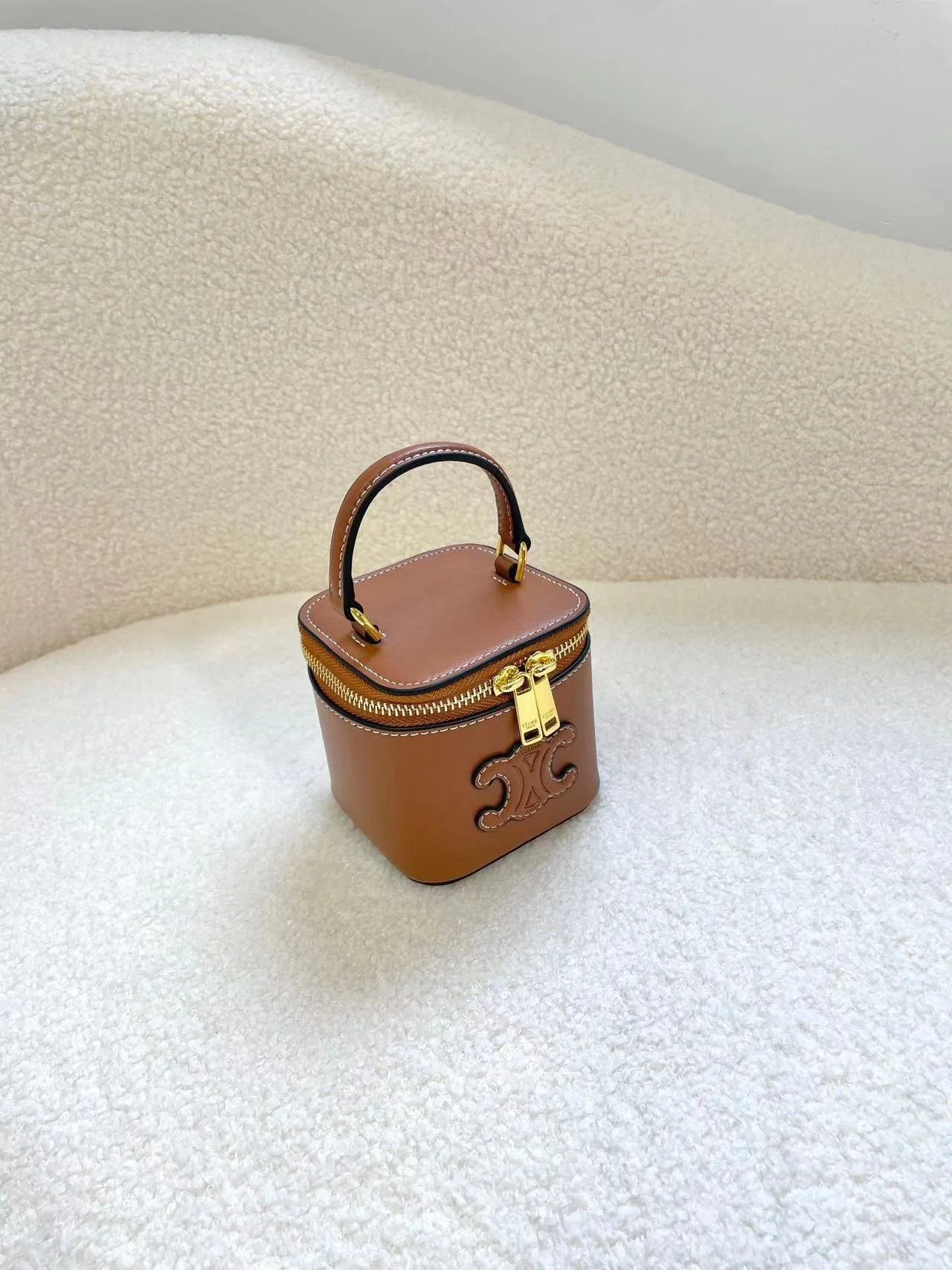 Celine celin-e23s Spring/Summer – Mini smooth leather makeup case - LITELUX