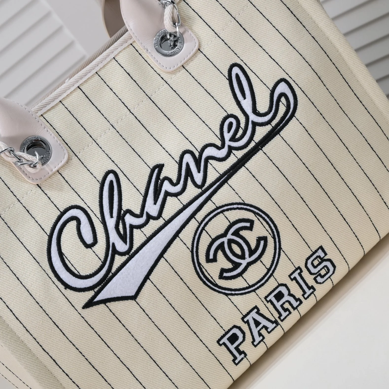 Chanel new beach bag denim bag White with little wallet size: 48*38*30*14cm - LITELUX