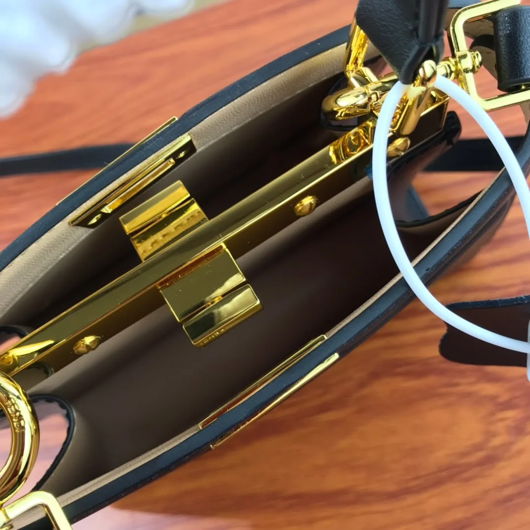 FENDI PeekaboolseeuPetite 0778 Black size: 20*15.5*11CM - LITELUX