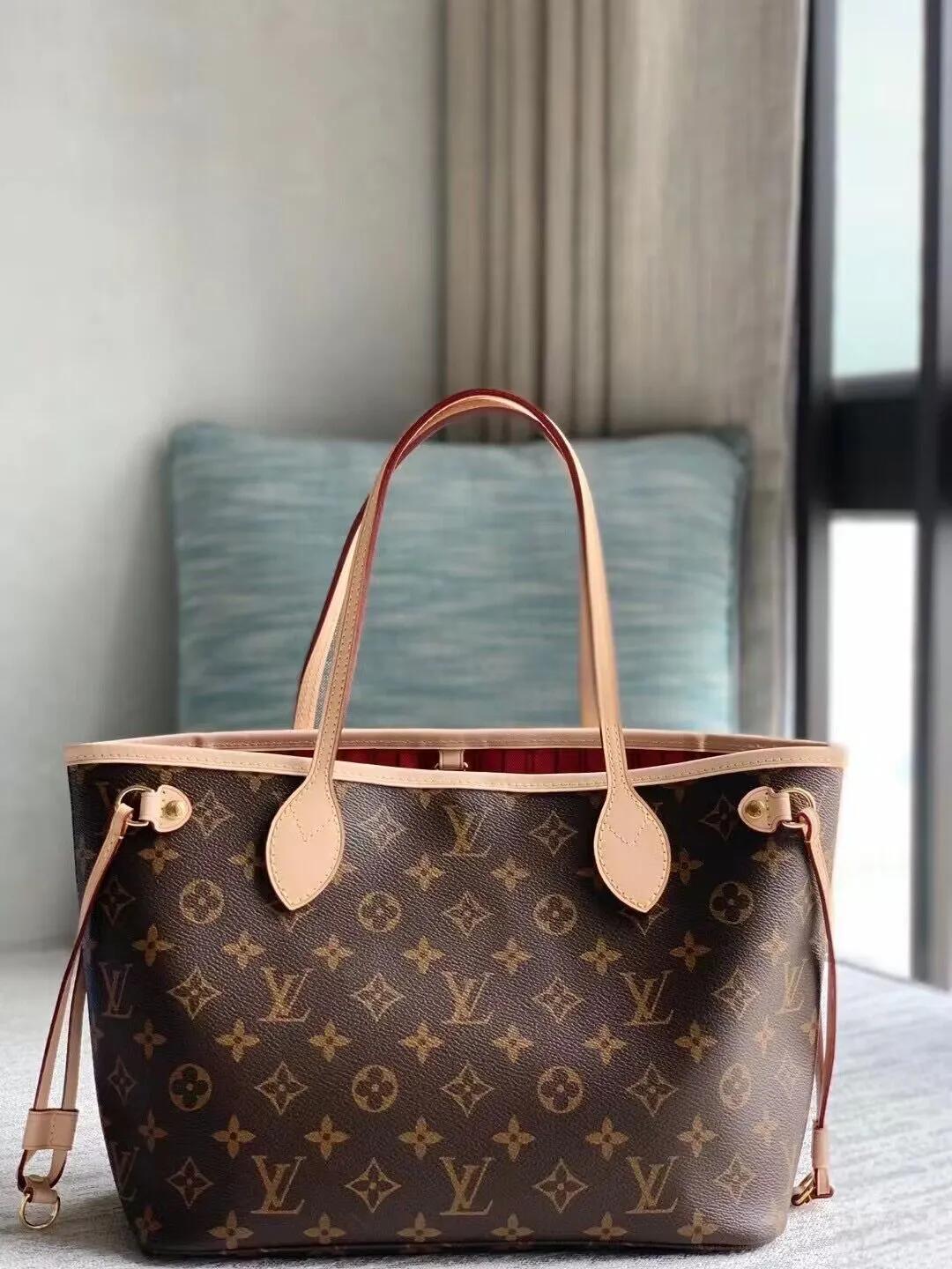 Louis Vuitton bag - LITELUX