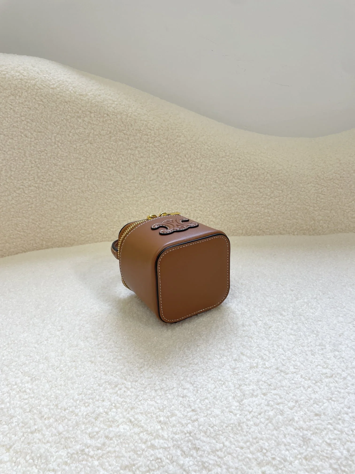 CELINE 23s Spring/Summer – Mini smooth leather makeup case brown 8080 Size: 9.5* 8* 9cm - LITELUX