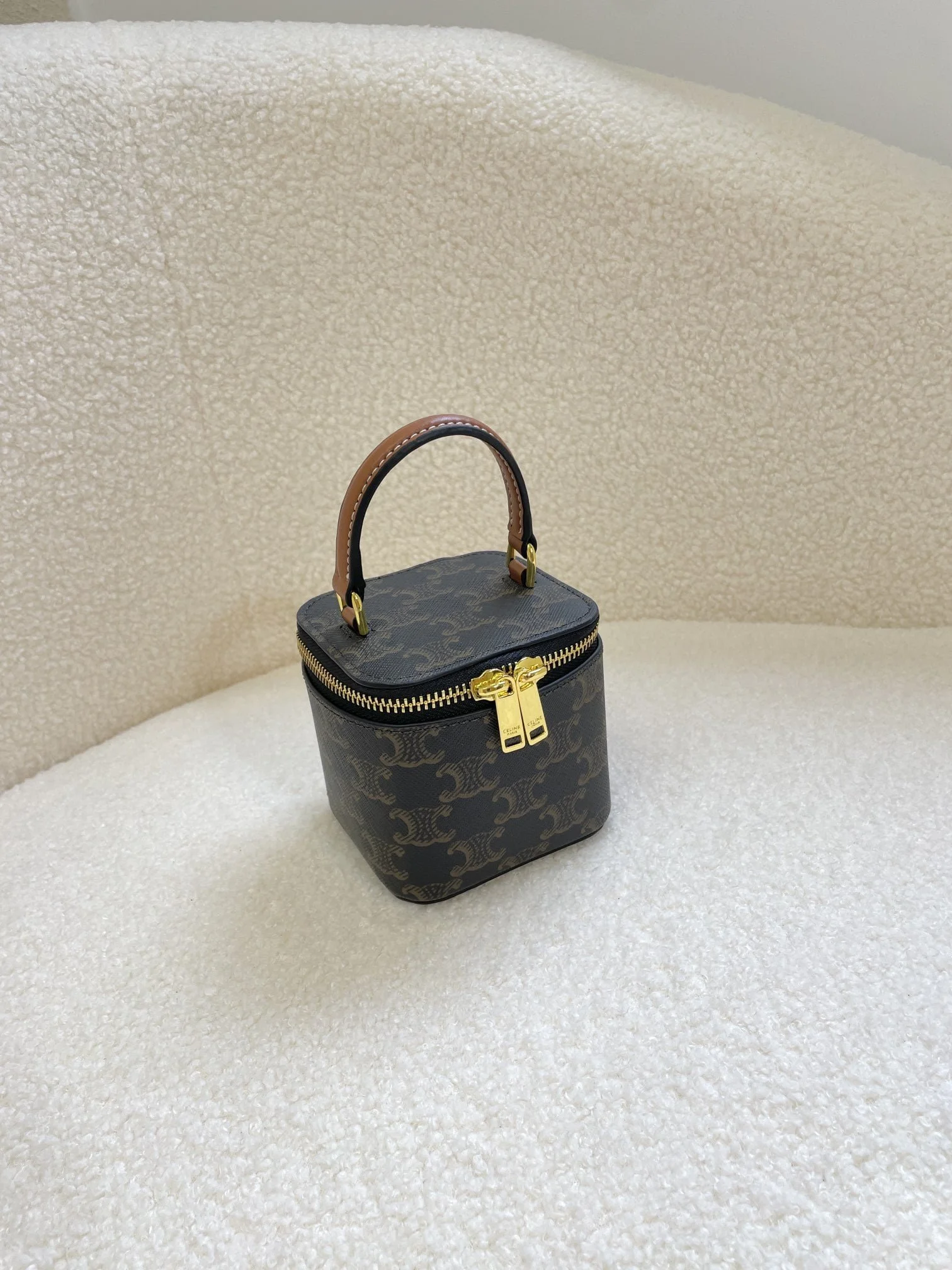 CELINE 23s Spring/Summer – Mini smooth leather makeup case Presbyopia pattern 8080 Size: 9.5* 8* 9cm - LITELUX