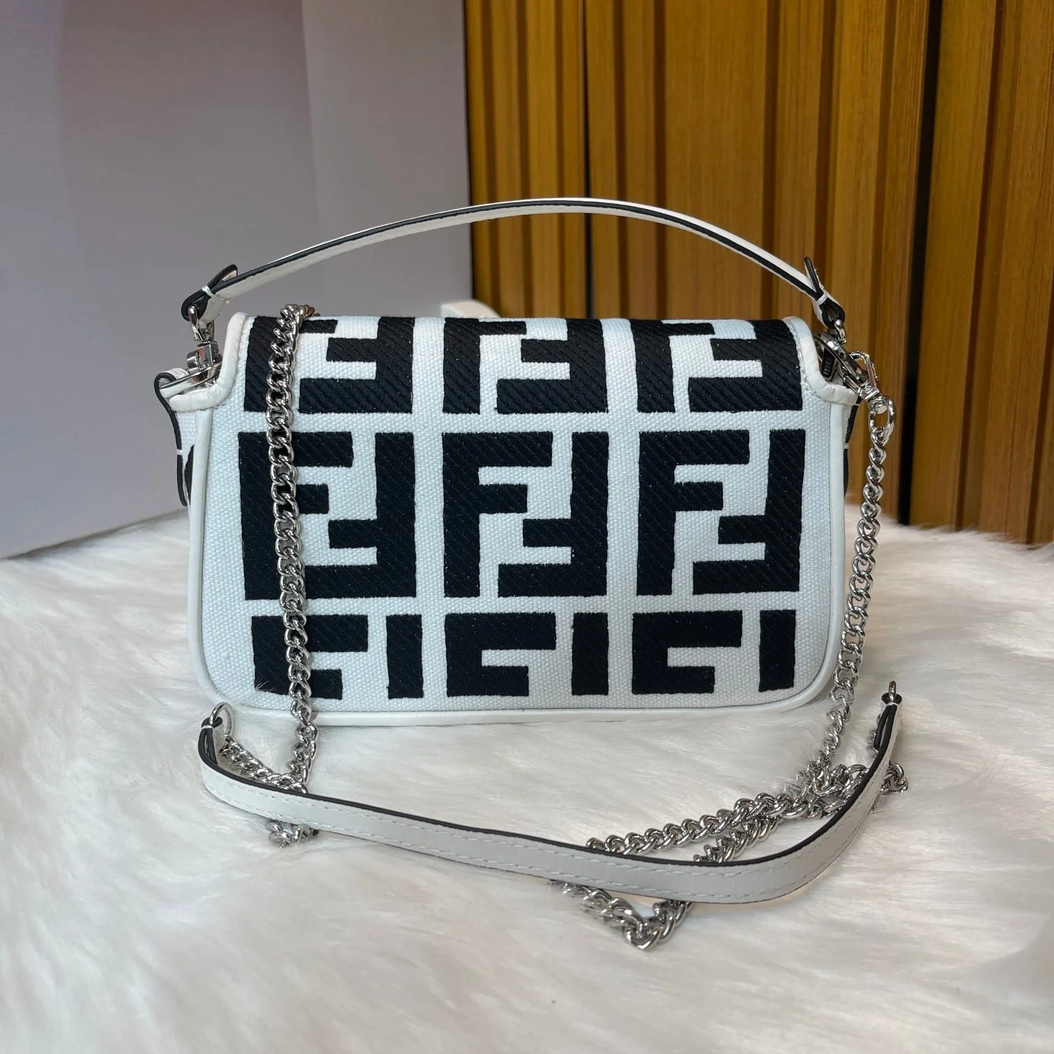 FENDI 2023 latest BAGUETTE bag with Chain strap F2029 Size:19-5-15CM - LITELUX