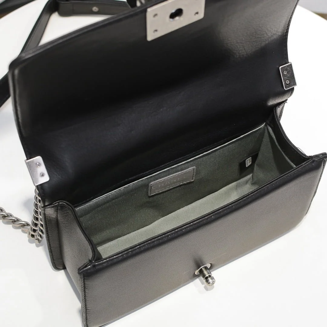 Chanel Lamb skin chain crossbody bag with sliver hardware size: 25*15*9cm - LITELUX