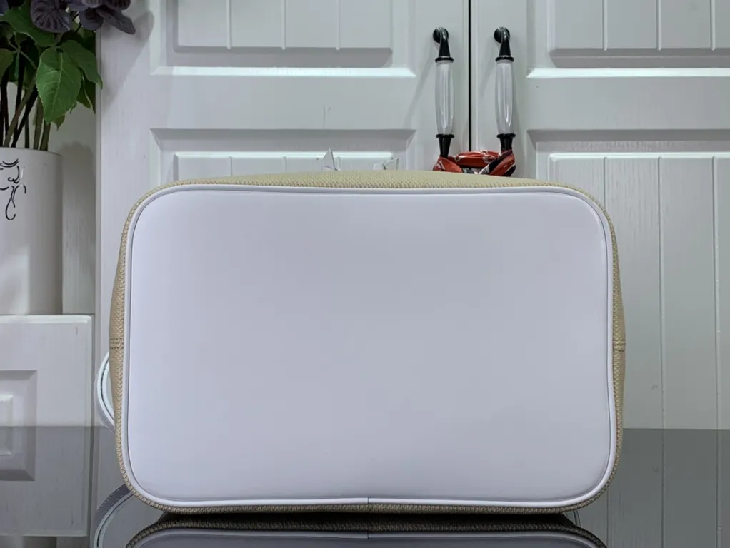 Louis Vuitton bag - LITELUX