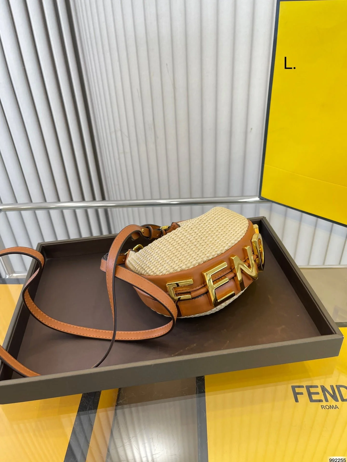 FENDI mini Straw half moon bag Pink Size: 18*9cm - LITELUX