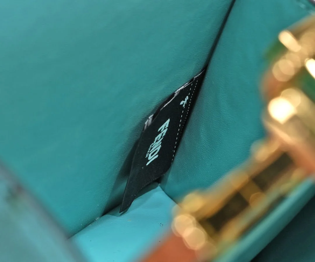 FENDI Peekaboo Light Green 23ss 335 Size: 20*15cm - LITELUX