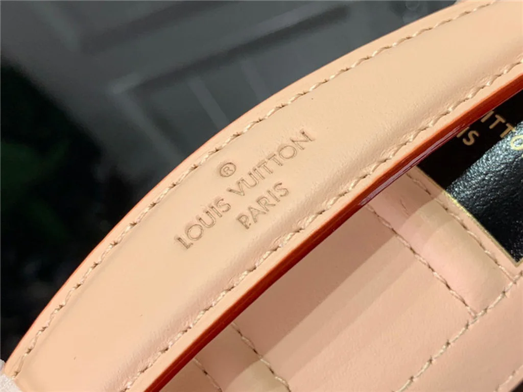 2023 Louis Vuitton Book Chain Wallet Bag M81831 - LITELUX