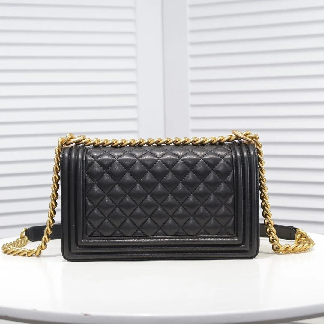Chanel Lamb skin chain crossbody bag with gold hardware size: 25*15*9cm - LITELUX