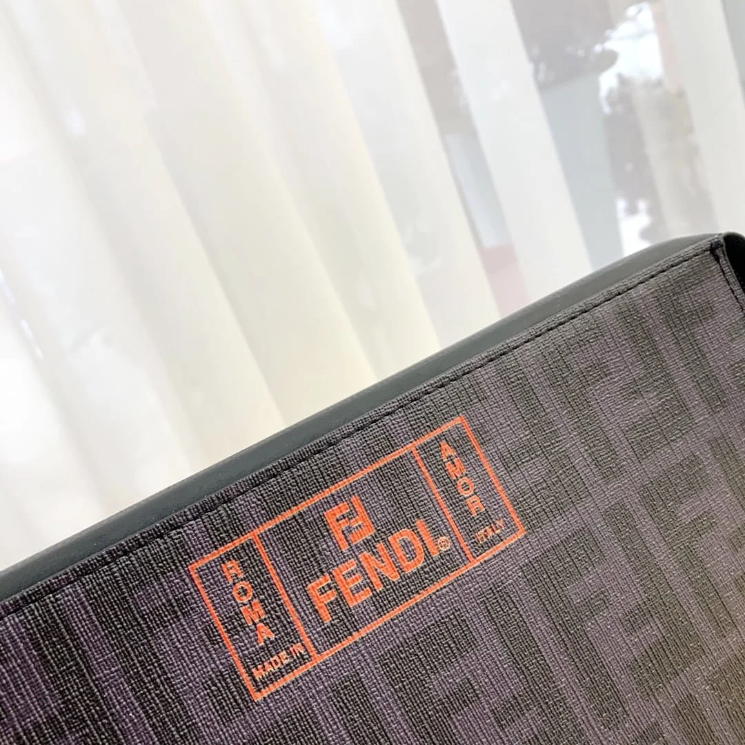 FENDI Large capacity Handbag Size: 20 * 30cm - LITELUX