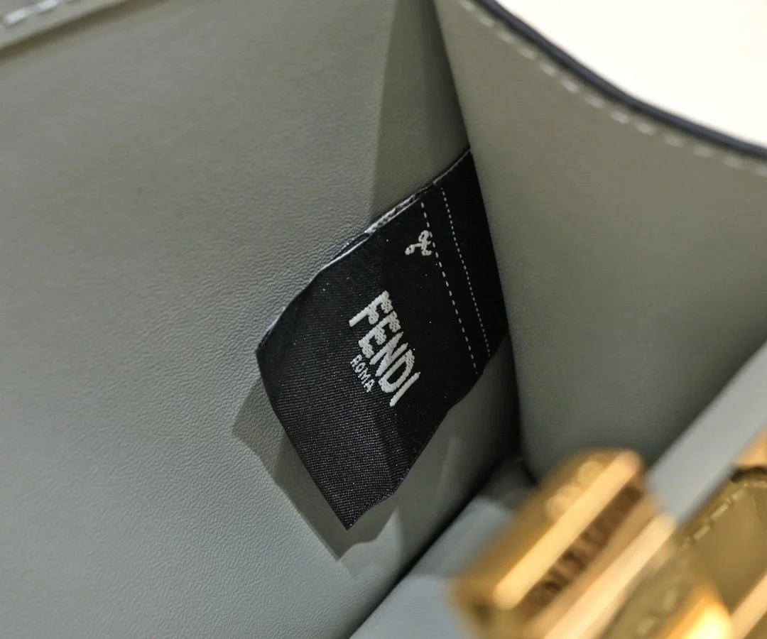 FENDI Peekaboo Crocodile Leather gold hardware 23ss 335 Size: 20*15cm - LITELUX